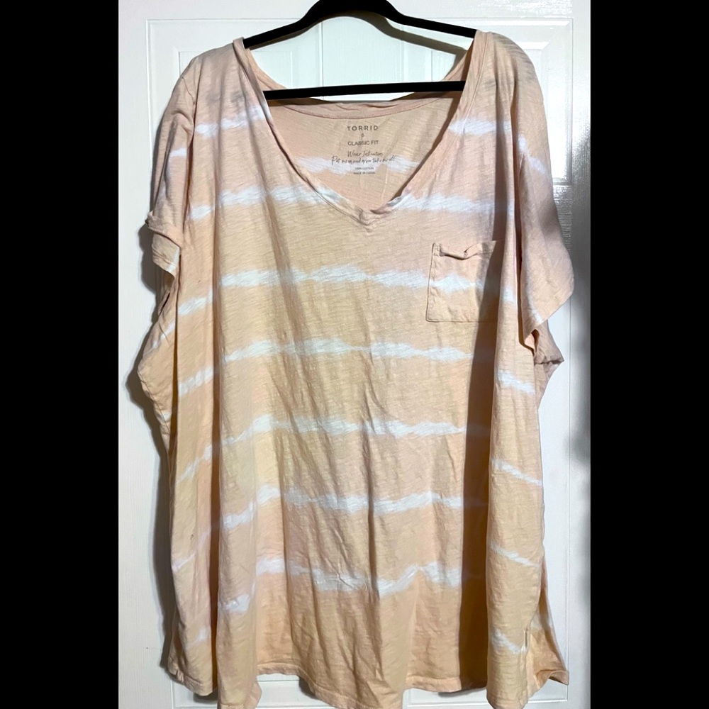 2/$20 Torrid classic fit Tee sz 5